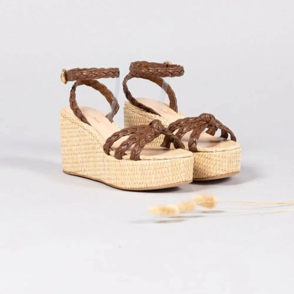 BRAND NEW ANTONIO MELANI WEDGE STYLE OPEN TOE SANDAL